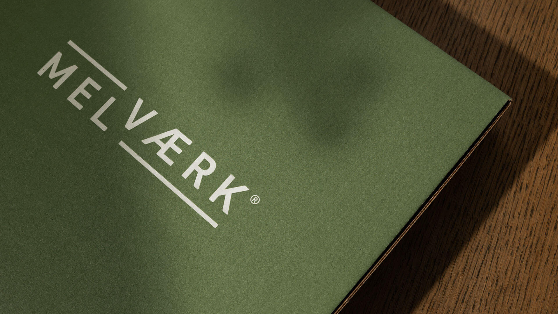 Melv&aelig;rk pizza box on wooden table by Camilla Wedege