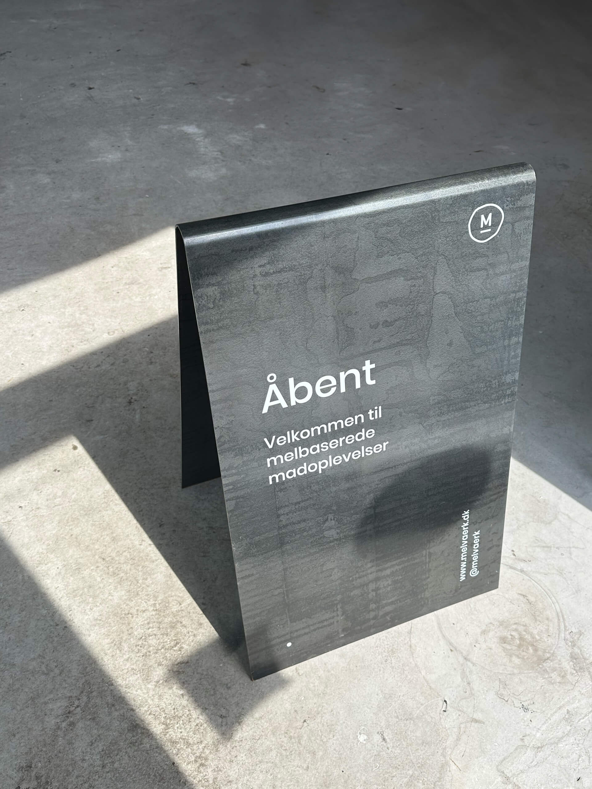 Melv&aelig;rk metallic a-sign with foil by Camilla Wedege